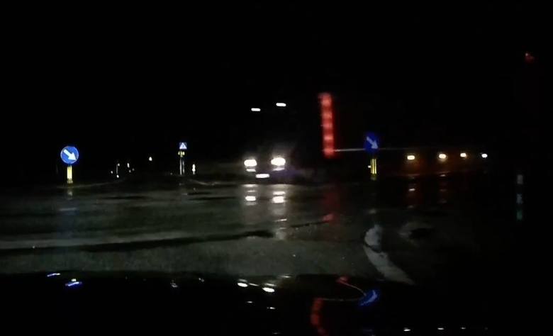 Uwaga na feralnym skrzyżowaniu. Kierowcy jeżdżą tam na czerwonym świetle. Mamy nagranie [WIDEO]