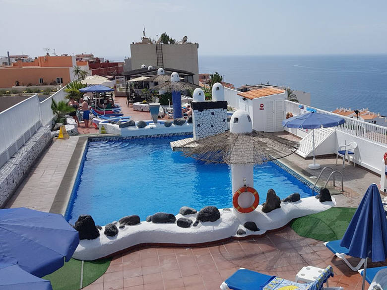 Zdarzenie miało miejsce przy jednym z hotelowych basenów na hiszpańskiej wyspie.