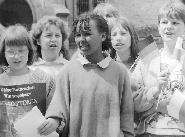 W maju 1988 r., podczas Dni Torunia w Getyndze Dzieci z getyńskich szkół śpiewały na rynku przed ratuszem „Szła dzieweczka do laseczka” 