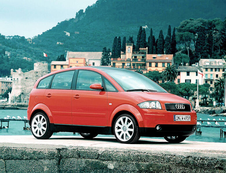  Audi A2 (2002-2005). Najczęstsze problemy: Największy problem A2 stanowi aluminiowe nadwozie. Właściciel skazany jest na bardzo drogie, oryginalne części