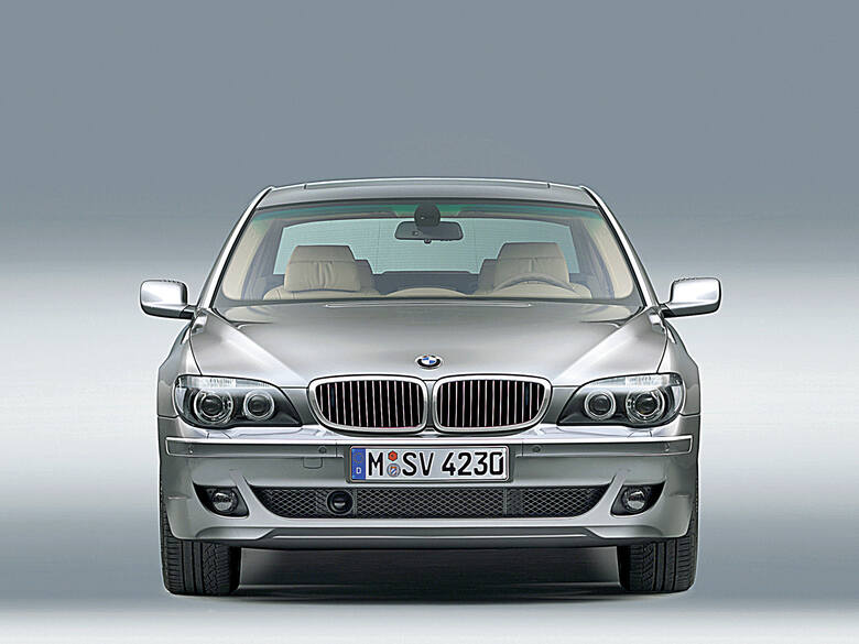BMW serii 7 (2001-2008).  Najczęstsze problemy: Elektronika to jeden z najsłabszych punktów tego modelu; System i-Drive jest tak skomplikowany, że jego