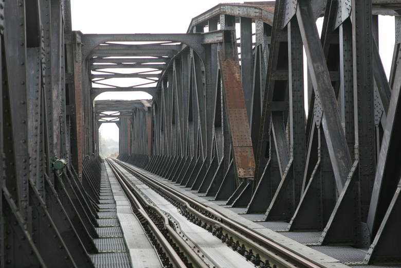 Most kolejowy nad Odrą między Kostrzynem, a Kietz, zostanie rozebrany i wybudowany od nowa. To będzie się wiązało z utrudnieniami dla osób jeżdżących