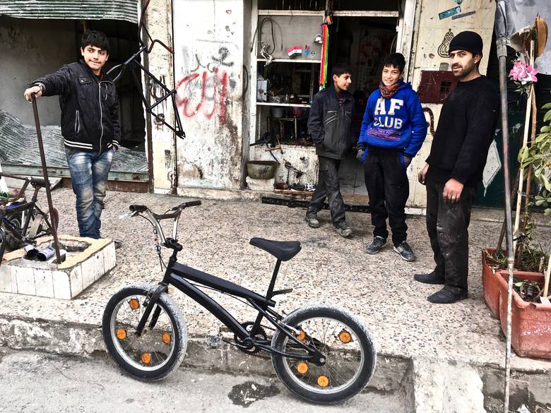 Sklep rowerowy - jeden z trzech pierwszych sklepów we wschodnim Aleppo