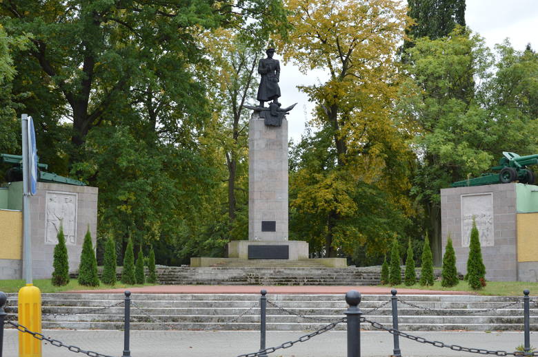 Ostatni Stalin w Polsce po cichu zniknął z tablicy na cmentarzu w Cybince