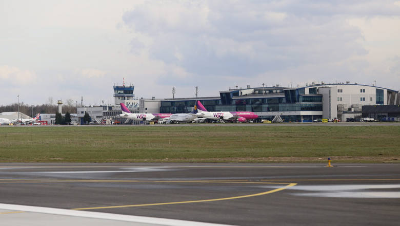 Lotnisko w Pyrzowicach stanie na 12 godzin. A potem będzie wielki odlot  [LINIA CZASU, WIDEO]