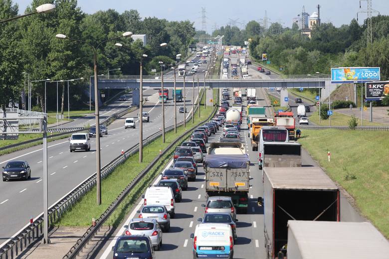 Trasa S86 między Sosnowcem i Katowicami, jedna z najtłoczniejszych w Polsce. Kamery są przed węzłem Bagienna