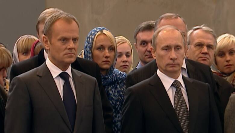 Władimir Putin i Donald Tusk w Katyniu. 7 kwietnia 2010 r. Scenariusz przygotowała tylko... strona rosyjska