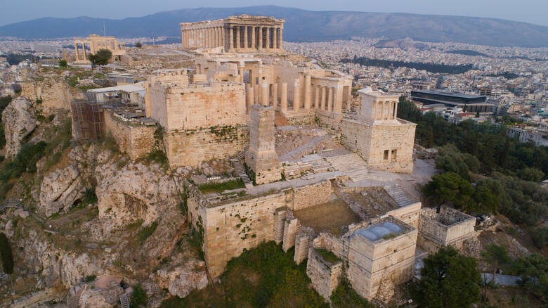 Widok z lotu ptaka na Akropol w Atenach