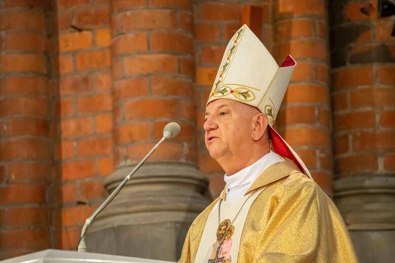 Arcybiskup Guzdek sądzi kapłana. Jak Piłat - Jezusa. Komentarz w spr. ks. Kamila Ciulkina