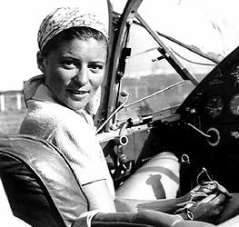 Hannę Reitsch w 1941 roku fetuje cały Hirchsberg. Słynna w III Rzeszy pilotka wyjeżdża z ratusza z tytułem honorowej obywatelki miasta
