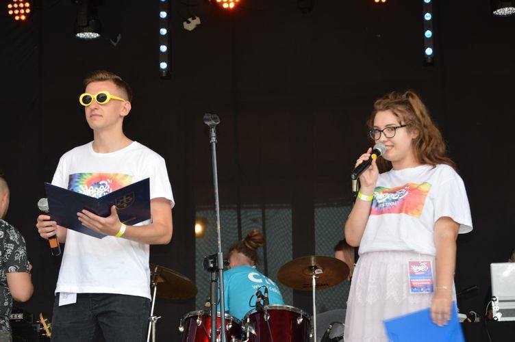 Happy Festival w Skierniewicach: głośna muzyka i kolorowe proszki [ZDJĘCIA]