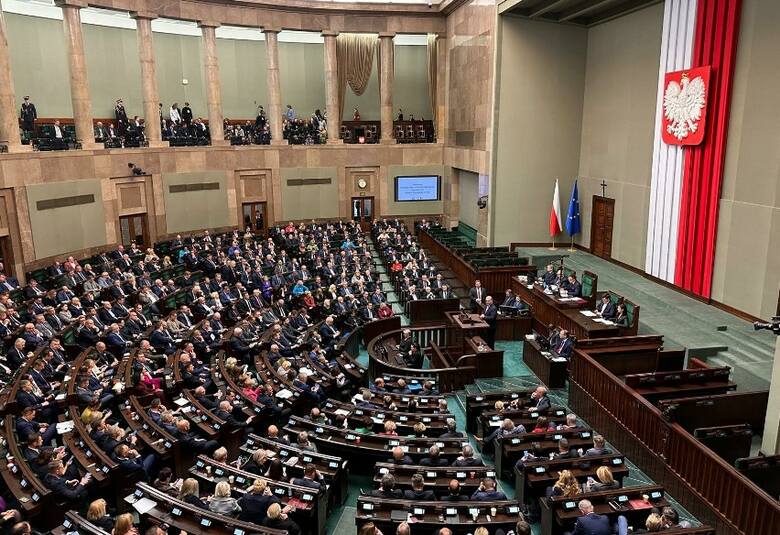 PiS domaga się przyjęcia ich uchwały. Sejm odrzuca