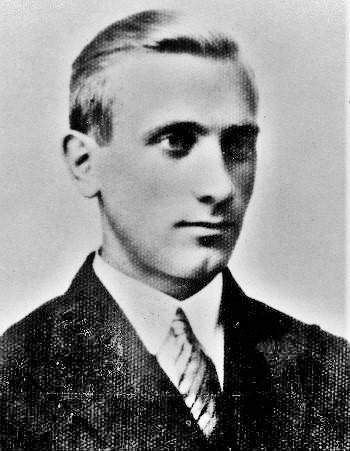 Dmytro Klaczkiwski ps. „Kłym Sawur” - urodził się w 1911 r. w Zbarażu. Studiował prawo na uniwersytecie lwowskim. Odbył służbę wojskową w II RP. W OUN