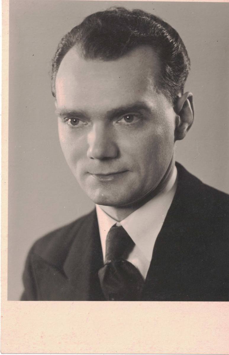 Alfred Tasarek (1910-1992), bydgoski fryzjer, nauczyciel zawodu. Zdjęcie zrobione przed 1939 r.
