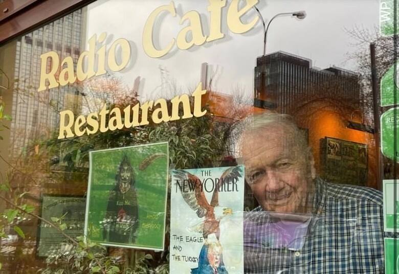 Pan Stanisław ma 85 lat i od 27 lat prowadzi restauracje Radio Cafe Restaurant w centrum Warszawy