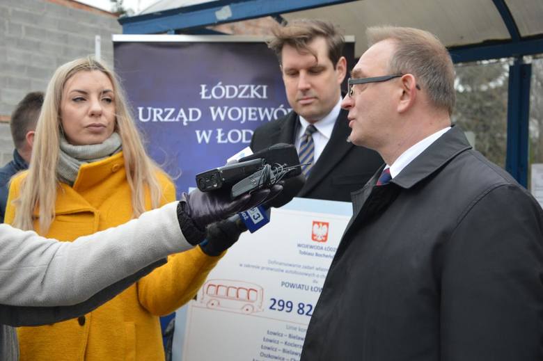 Wojewoda łódzki przekazał prawie 300 tys. zł na linie autobusowe w powiecie łowickim [ZDJĘCIA]
