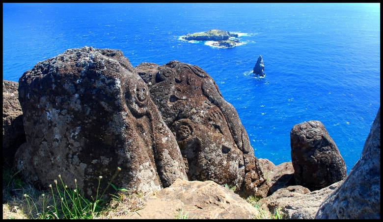 Wyspa Wielkanocna - niezwykłe widoki i niesamowite miejsca. Na zdjęciu wizerunek Człowieka - Ptaka wyryty na skale w Orongo, dawnym centrum obrzędowym na południowo-zachodnim cyplu wyspy 