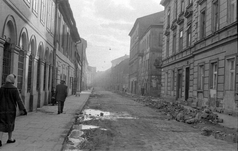 Za kotarą propagandy, za żelazną kurtyną. Kraków w 1959 roku na kliszach Geralda Howsona. Te zdjęcia czekały na publikację pół wieku