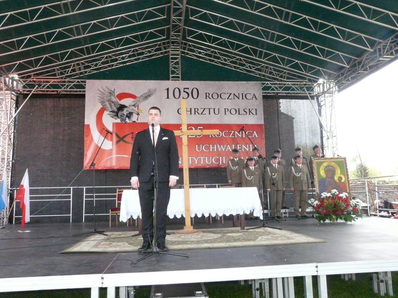 Bartłomiej Misiewicz, doradca MON podczas ostatnich uroczystości w Rawie
