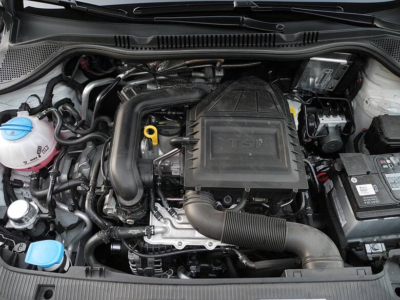Seat IbizaTestowe auto napędzał trzycylindrowy benzynowy silnik o pojemności jednego litra i mocy 110 KM. To sporo, jak na taki samochód. Co więcej,
