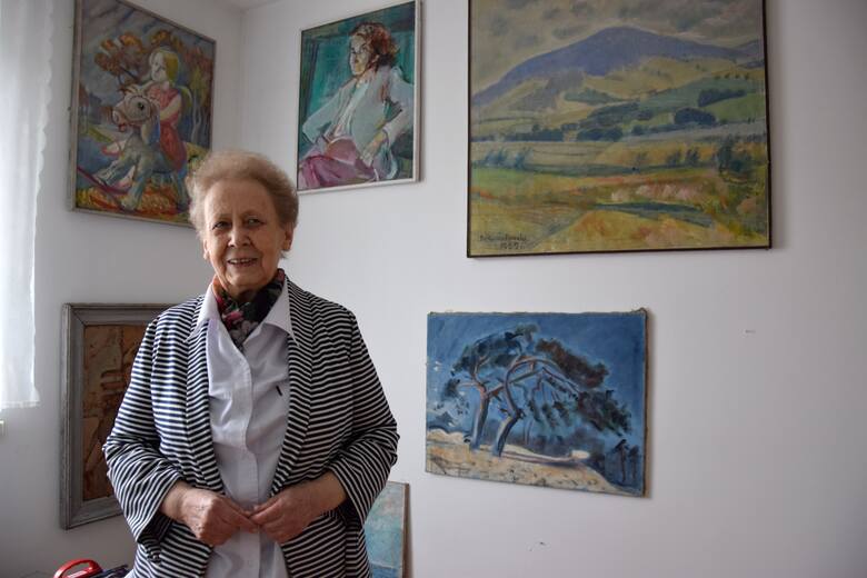 Córka malarza pani Danuta jest kustoszem dzieł Bronisława Gniazdowskiego. W swoim domu ma ponad sto obrazów i grafik ojca, wiszą one tam dosłownie wszędzie.