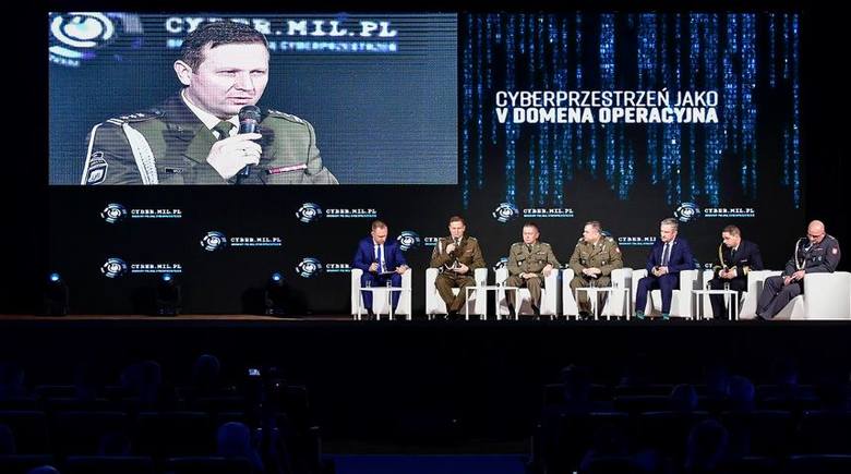 Wojsko Obrony Cyberprzestrzeni. Polska cyberarmia szykuje klawiatury! Cyberwojsko oficjalnie rozpoczyna swoją działalność
