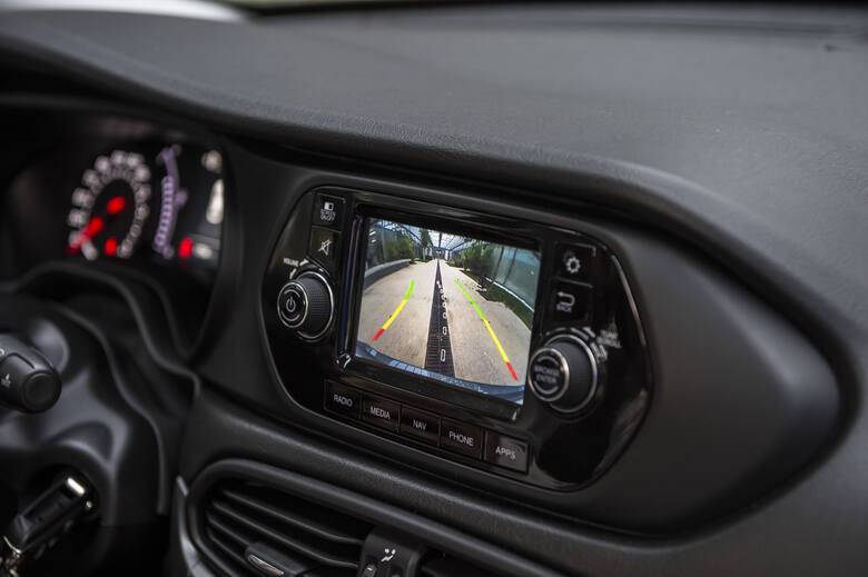 Nowy Fiat TipoPrzeróżne opcje, zakładki i przyciski. Pokładowe systemy multimedialne, które w założeniu powinny ułatwiać kierowcy życie, często je komplikują.