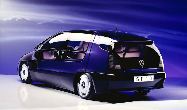 25 lat temu Mercedes-Benz zaprezentował pojazd badawczy F 100.  Dzięki zaawansowanej technologii F 100 był prekursorem współczesnego „samochodu połączonego”,
