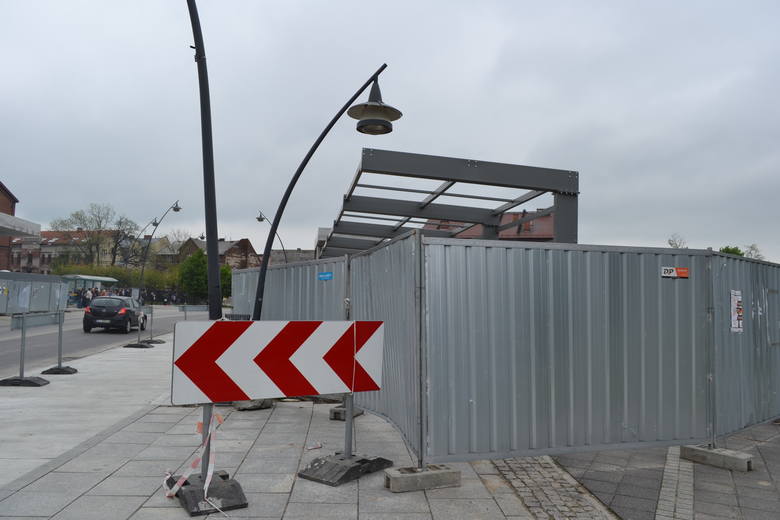 Budowa centrum przesiadkowego w Jaworznie skończy się dopiero jesienią 2019