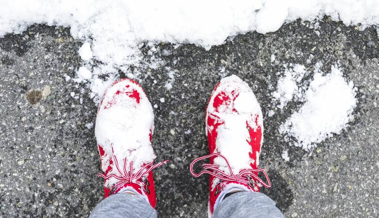 Triki na konserwację obuwia, gdy za oknem sypie śnieg