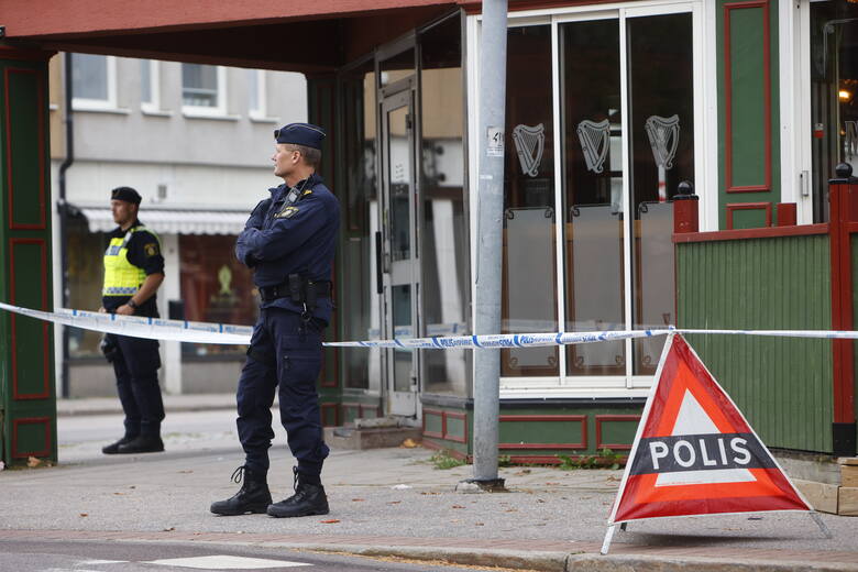 Porachunki gangu w szwedzkim pubie. Nieznany mężczyzna zastrzelił swojego wroga i niewinnego klienta