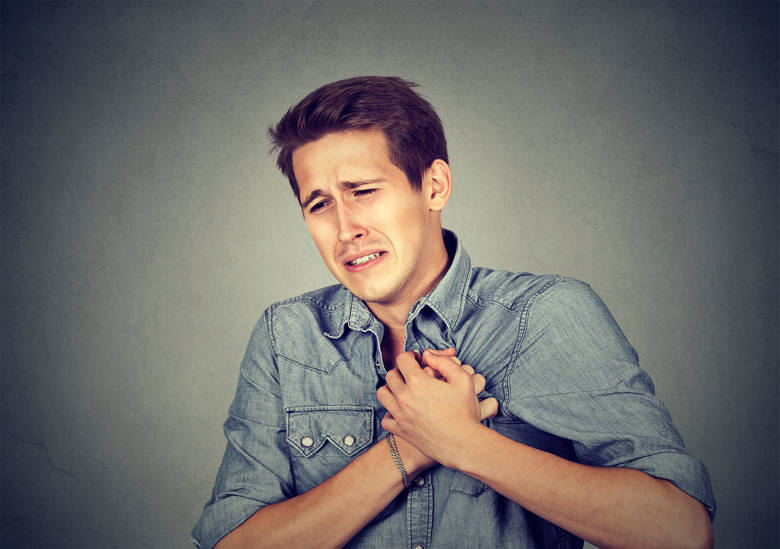 Długoterminowy objaw COVID-19, który występuje nawet u osób po umiarkowanie nasilonej chorobie, mogą być <strong>palpitacje serca[b], czyli zaburzenia jego rytmu, a także [b]uczucie jego mocnego bicia w klatce piersiowej</strong>. U niektórych występują zaburzenia nerwowe i krążeniowe, np. [b]nerwobóle czy...