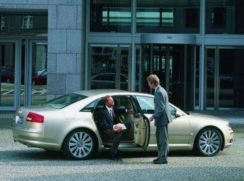Fot. Audi: Również europejskie auta luksusowe oferowane są w wersji wydłużonej, co nie znaczy - dłuuuugiej. Na zdjęciu Audi A8 Long.