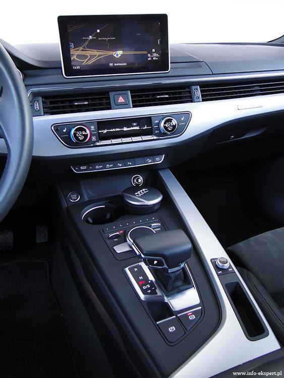 Audi A4 allroad 2.0 TDI S tronicA4 jest najpopularniejszym modelem Audi w Europie. Aktualna generacja B9 debiutowała na rynku dwa lata temu. W ubiegłym