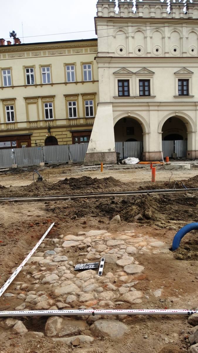 Jarosławski Rynek odsłania kolejne tajemnice. Archeolodzy wciąż odkrywają na nim fascynujące ślady przeszłości miasta 