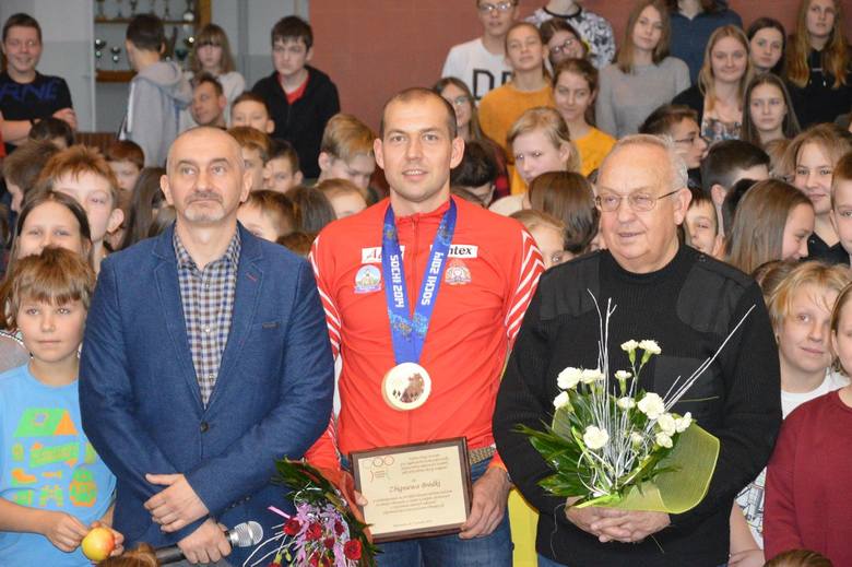 Zbigniew Bródka, mistrz olimpijski w łyżwiarstwie szybkim, z wizytą w Skierniewicach [ZDJĘCIA]