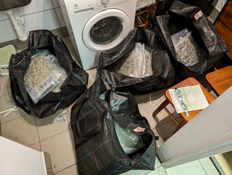 Policjanci z Warszawy przechwycili 130 kg narkotyków, warte na czarnym rynku ponad 5 mln złotych.