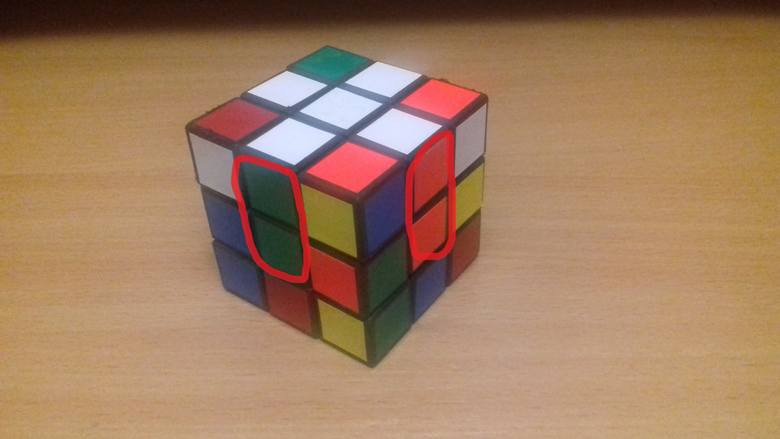 Fot. 2. Kolory na krawędziach kostki Rubika muszą zgadzać się kolorystycznie ze środkami, czyli centrami