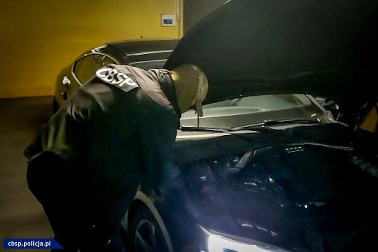 Funkcjonariusze CBŚP, NoSG i KMP w Siedlcach likwidując dziuplę samochodową na terenie powiatu siedleckiego, odzyskali skradzione w Warszawie Audi warte