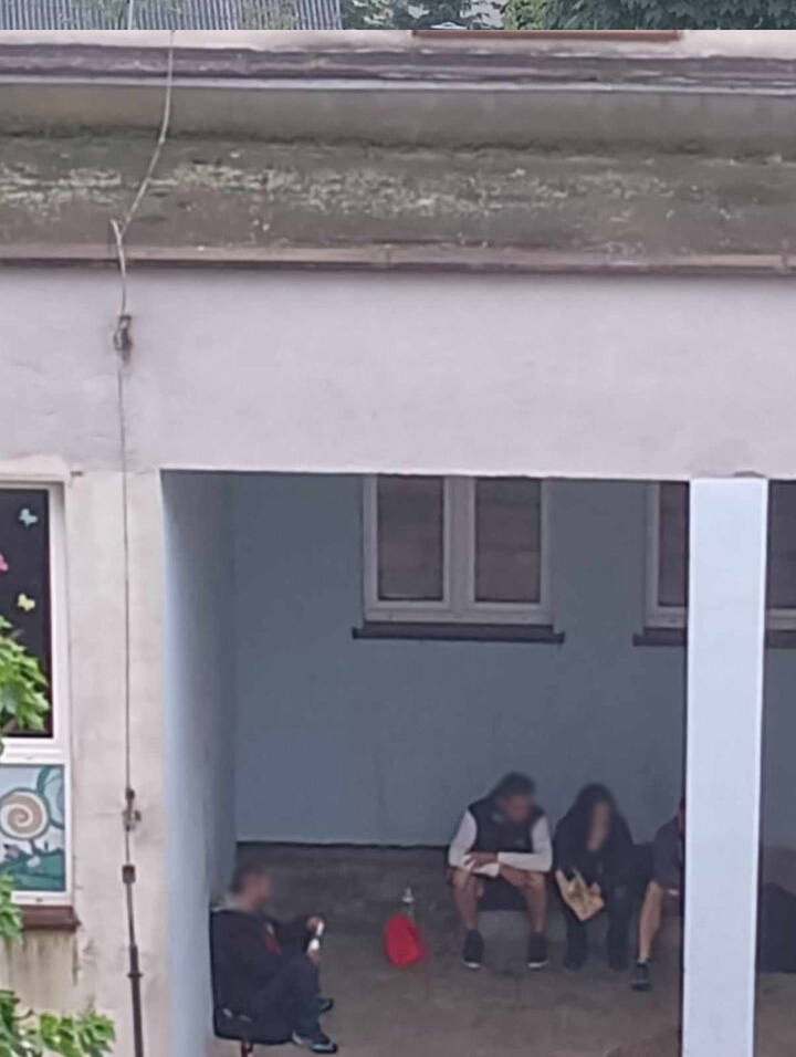 Mieszkańcy Osiedla Młodych w Olkuszu mają dość dzikich imprez tuż pod ich oknami
