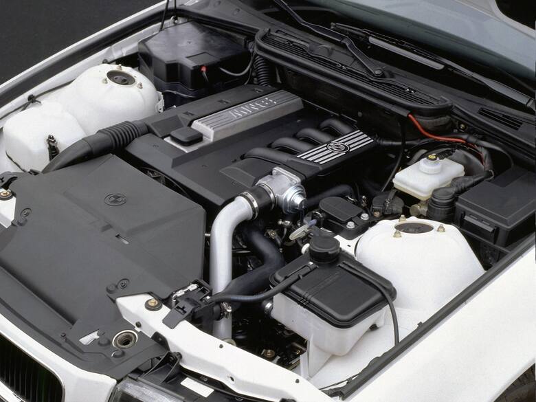 BMW E36BMW E36 zostało zaprezentowane w 1990 roku jako następca kultowej już serii E30. Samochód początkowo występował jako sedan, ale już w 1992 roku