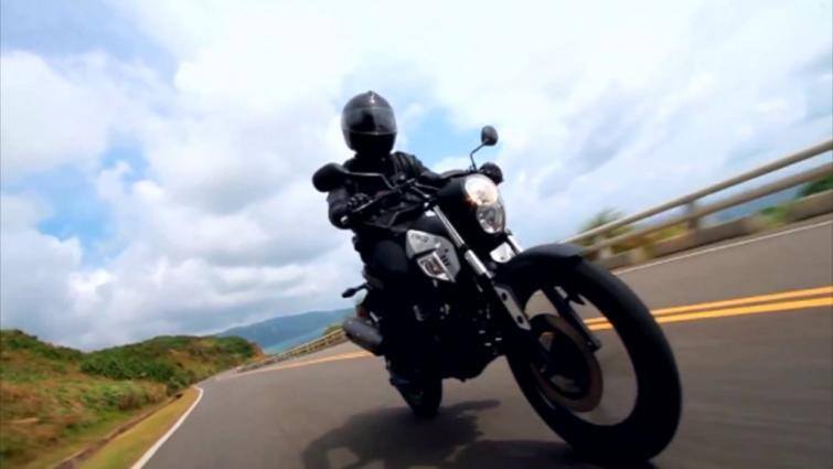 Motocykla o pojemności skokowej do 125 ccm i wyposażonego w automatyczną przekładnię trzeba szukać zagranicą