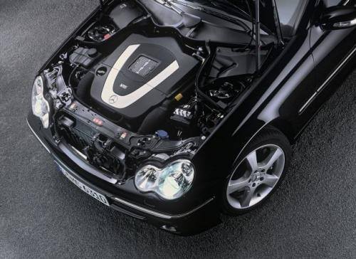 Fot. DaimlerChrysler: Motor o mocy 272 KM rozpędza C-klasę od 0 do 100 km/h w 6,1 sekundy