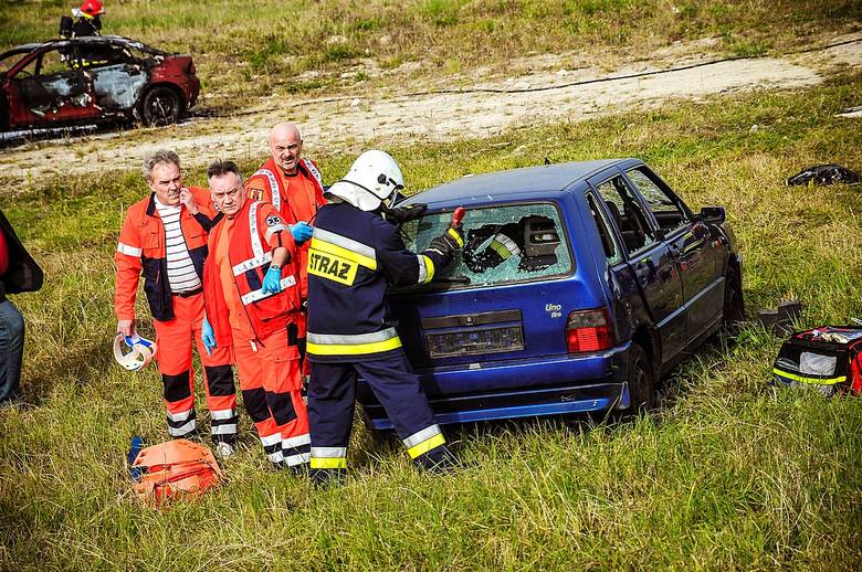 Tragiczny wypadek w Skierniewicach, strażacy w akcji [ZDJĘCIA]