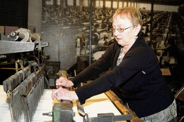 Czesława Szymańska pamięta czasy, gdy Dzień Włókniarza obchodziło  80 tys. pracowników łódzkich zakładów produkujących przędzę, tkaniny, dzianiny, odzież i obuwie. 