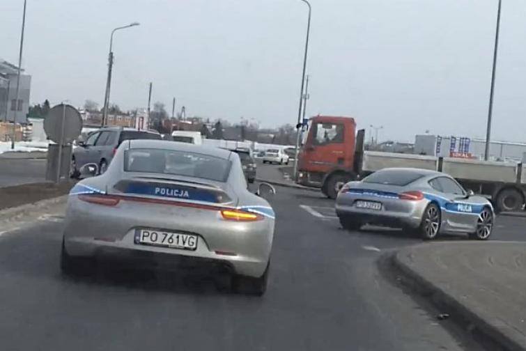 Porsche 911 Carrera 4S i Porsche Cayman S na poznańskich ulicach