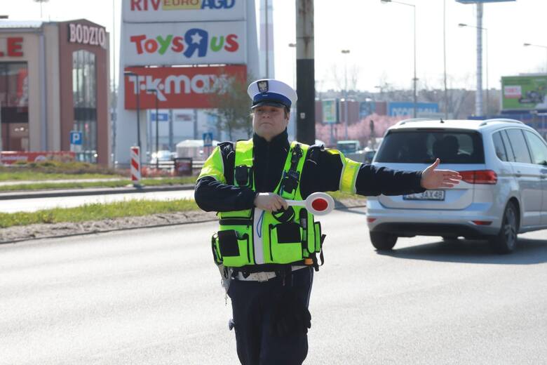 W Łodzi policjanci i motocykliści edukowali kierowców o bezpieczeństwie na drogach