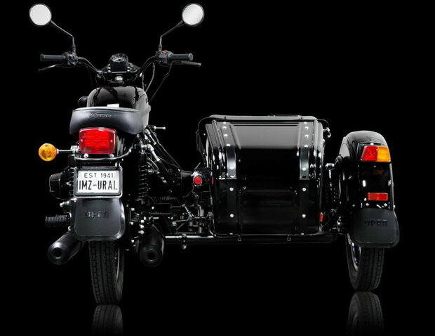 Model o nazwie Dark Force został zaprezentowany na rynku amerykańskim, gdzie Ural odnosi ostatnio sukcesy. Motocykl otrzymał czarny lakier oraz wodoodporny