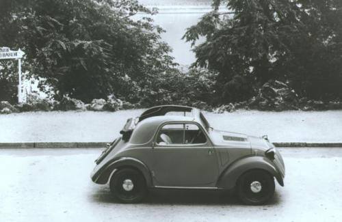 Fot. Fiat: Topolino był autem 2-osobowym z umieszczonym z przodu silnikiem napędzającym tylne koła. Silnik szczycił się wprawdzie czterema cylindrami,