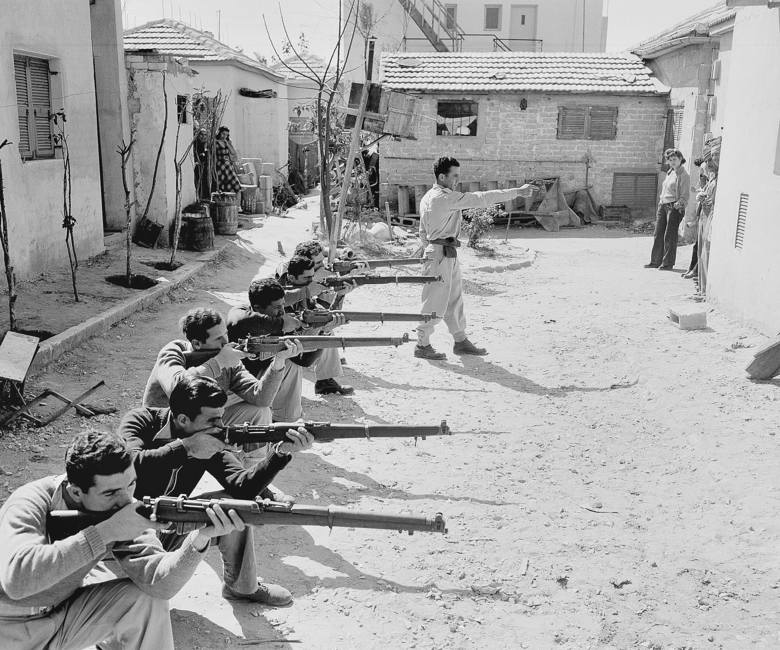 Żołnierze Irgunu ćwiczą strzelanie (1948 r.)